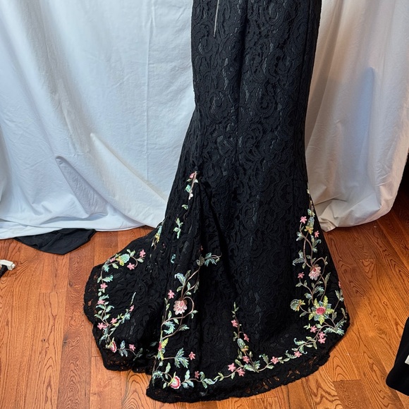 Sherri Hill Black Lace Maxi Skirt with Floral Embroidery - Picture 6 of 7